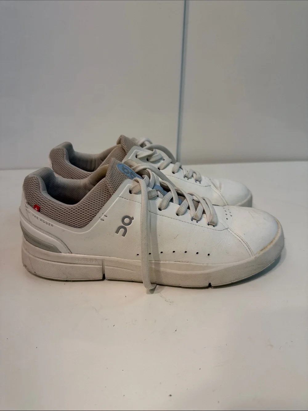 Used On Running White and Light Gray Low-Top Sneakers women’s 9.5 oncloud